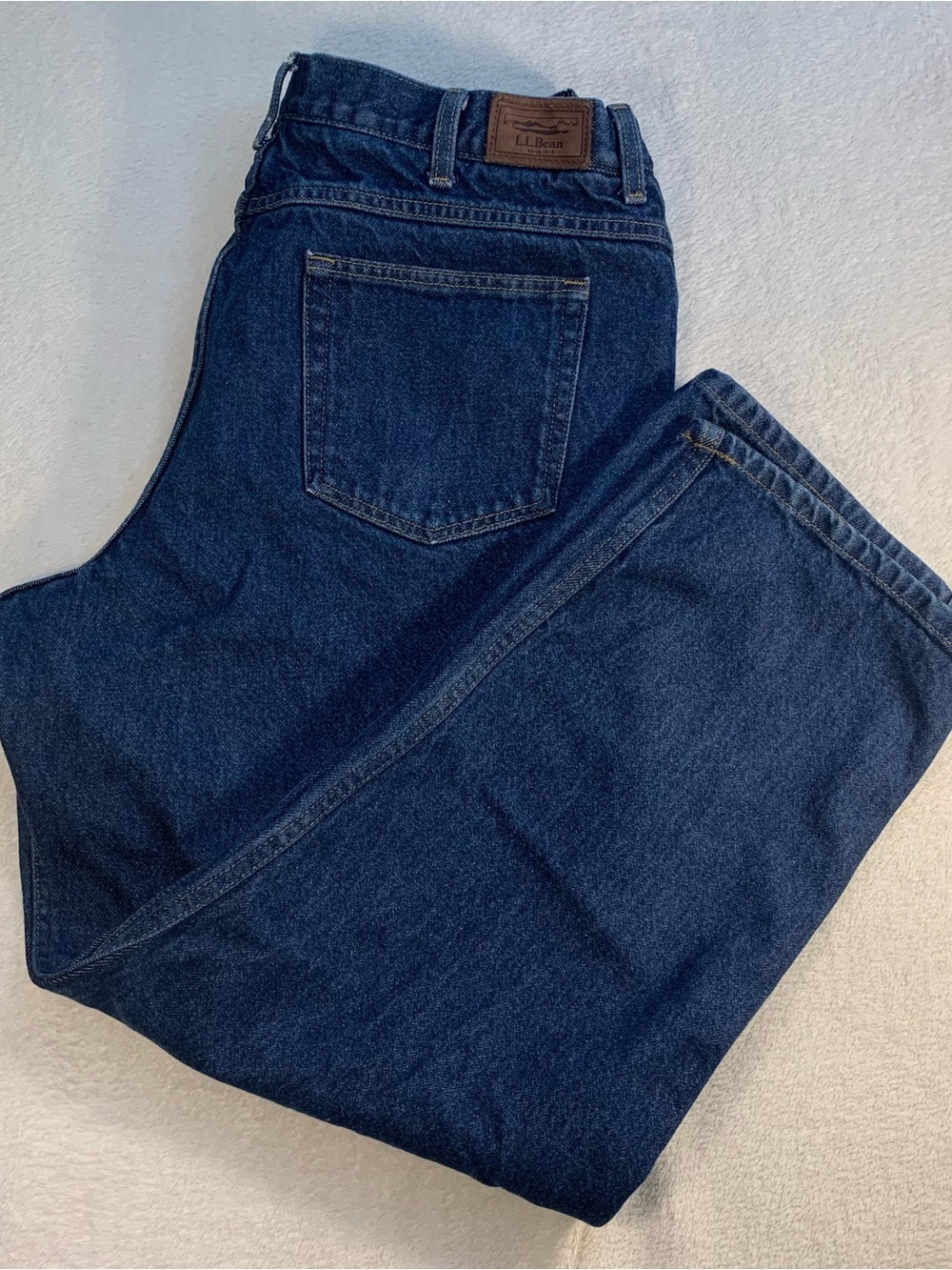 L.L. Bean Comfort Waist Men’s Leather Patch Blue Denim Jeans 37x30